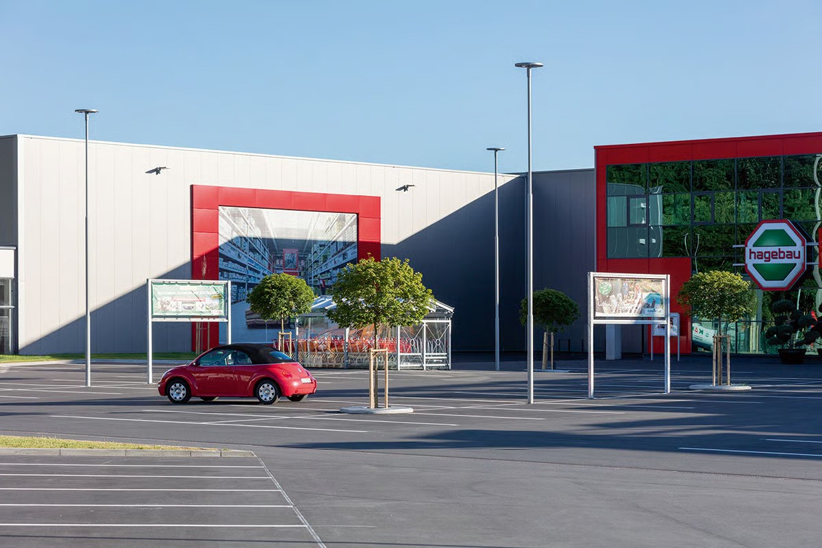 WE-EF CFT540 72W LED pole-mounted luminaires providing uniform car park illumination for 260 parking spaces at Hagebaumarkt Kronach Germany