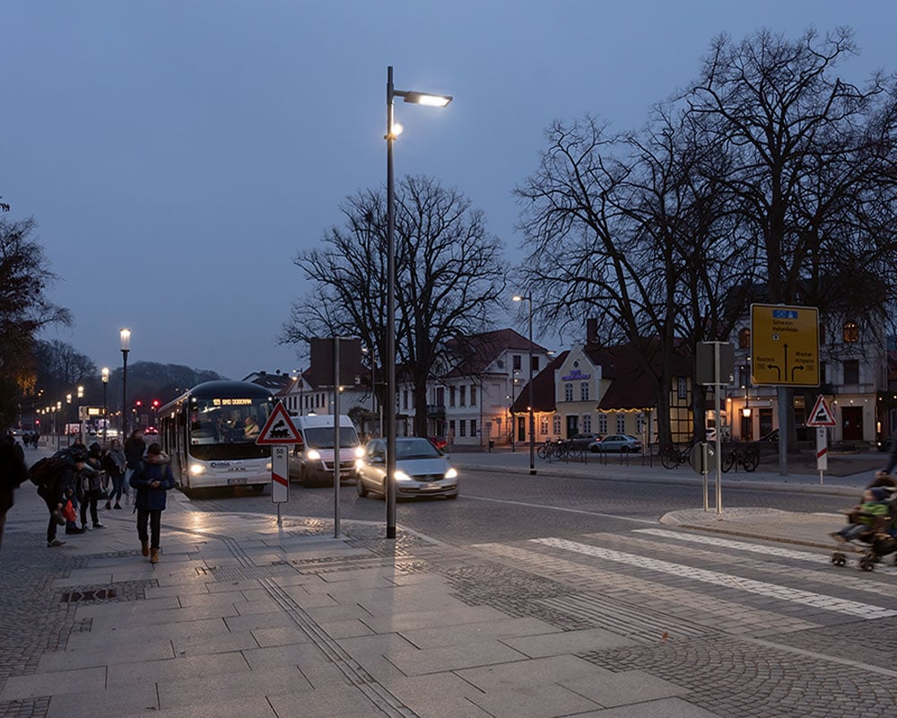Alexandrinenplatz Bad Doberan at dusk with WE-EF VFL530-SE and ZFT470 LED-FT street luminaires providing pedestrian crossing and traffic area lighting Germany
