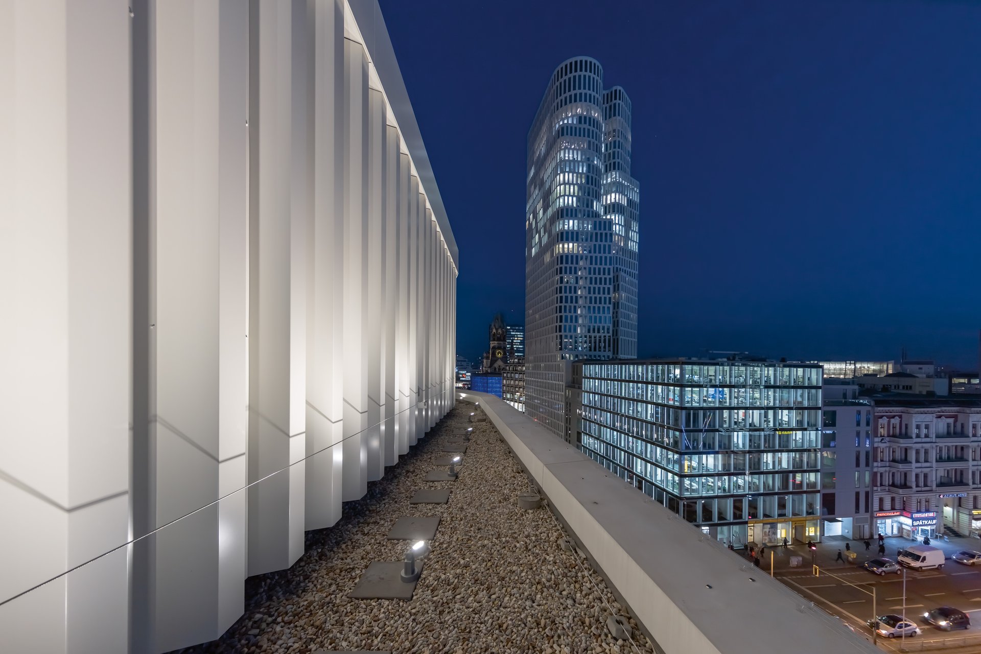WE-EF architectural lighting creating horizontal light bands on Zoom office building facade designed by Hascher Jehle Architects Berlin Joachimsthaler Strasse