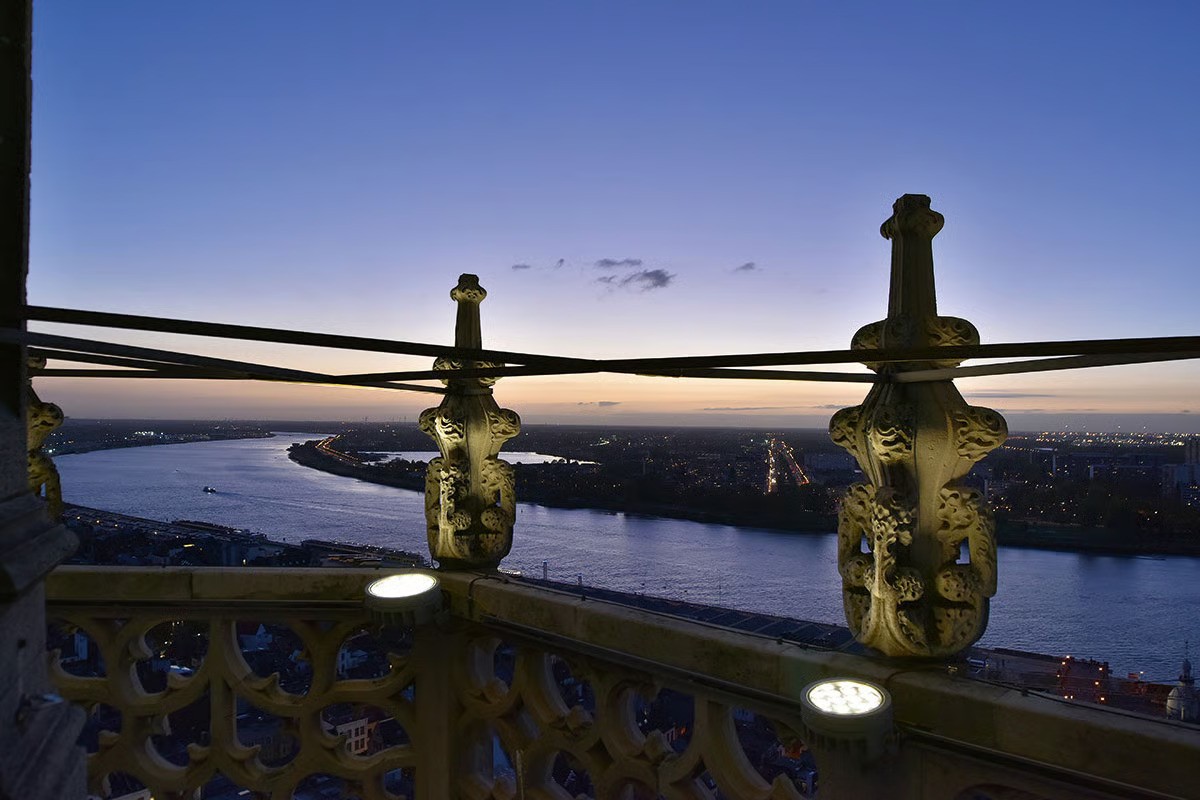 Cathedral of Our Lady Antwerp rooftop statues illuminated with WE-EF FLC projectors with DMX addressable control creating multiple lighting scenarios Belgium