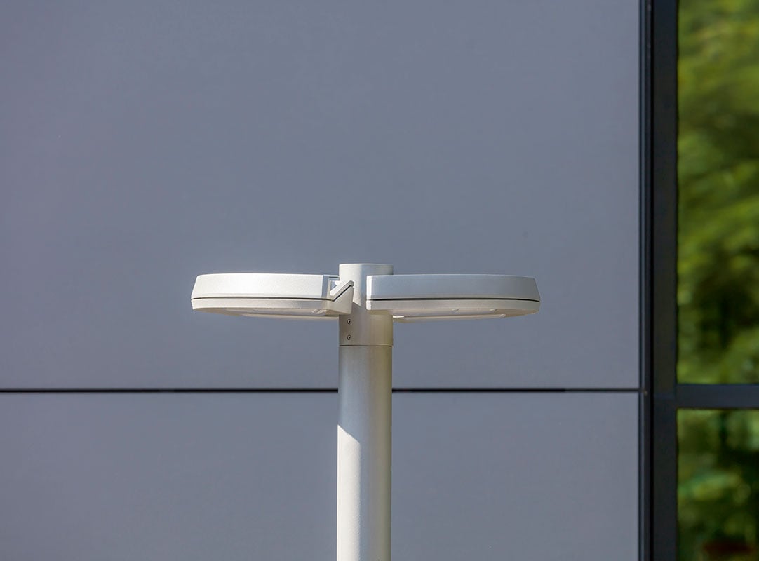 WE-EF RMC320 LED semi-circular wall luminaire with 5CE+Primer corrosion protection mounted on facade at Cosimabad swimming pool Munich 3lpi lighting design