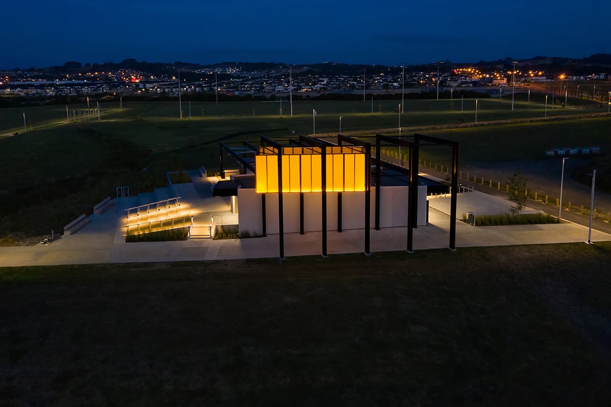 Les luminaires WE-EF offrent des solutions d’éclairage efficientes dans différentes zones, aussi bien qpour l’éclairage d’un bâtiment que pour flâner dans un parc.