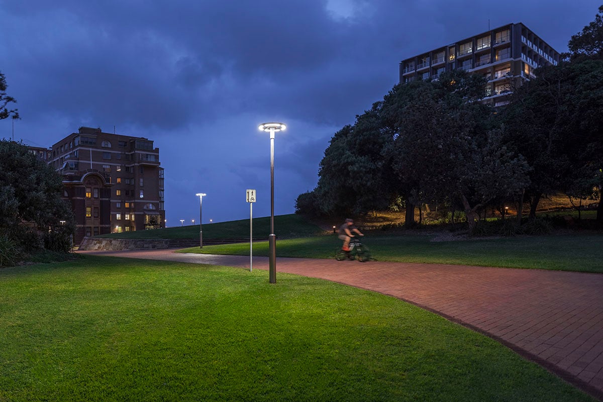 Der Pacific Park liegt in der Nähe des Central Business District. Die zentrale Lage dieser Grünfläche mit ihren Wiesen, Sitzgelegenheiten und schattigen Bäumen macht sie zu einem beliebten Treffpunkt und Picknickplatz.
