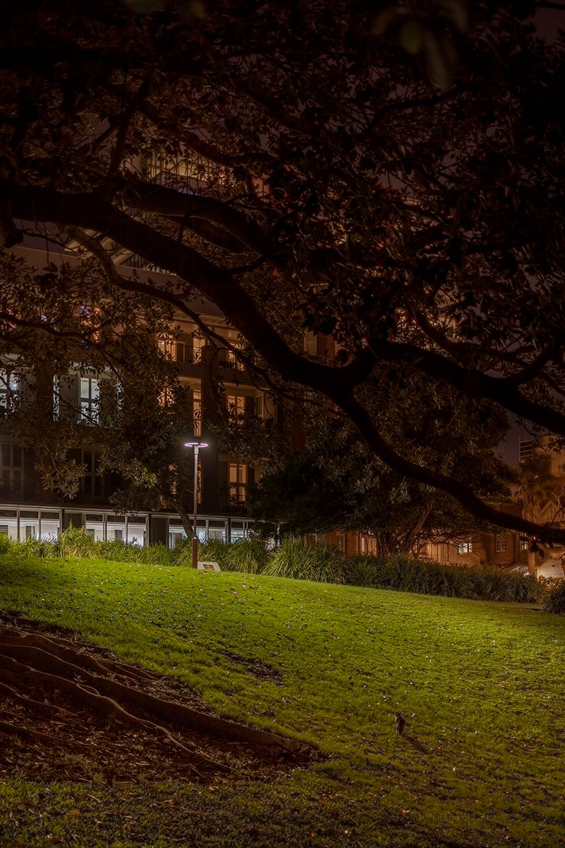 Die neue Beleuchtung ist tagsüber unauffällig und erfüllt nachts ihre Aufgaben.