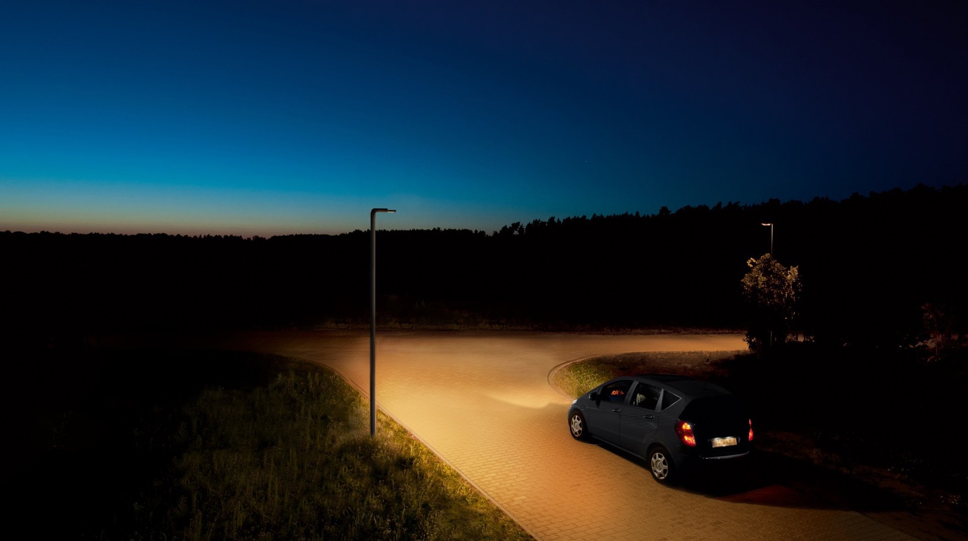 Thanks to highly efficient LEDs and new, optimised lenses, the AFL110 delivers excellent light quality with low energy consumption.